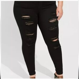 Torrid Black Distressed Bombshell Skinny Pants (18S)